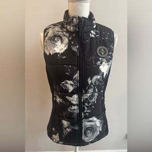 Skechers Black and White Floral Vest With Inside Pockets